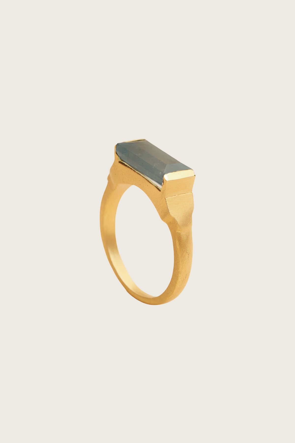 Anello Sachia placcato in oro fino riciclato 18K