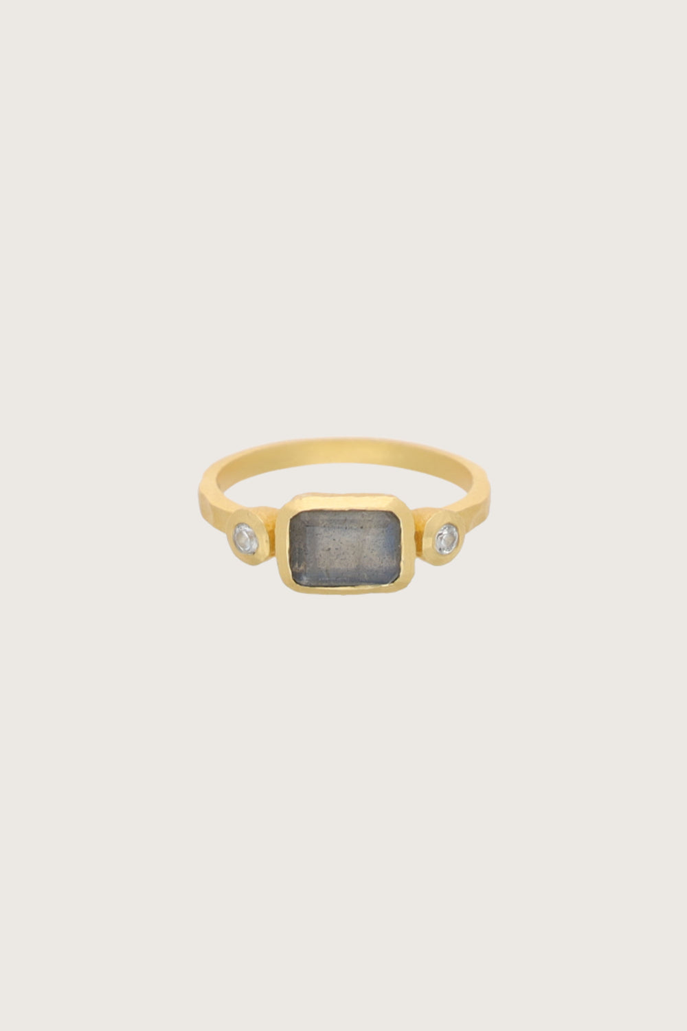 Anello Paru in labradorite placcato in oro fino riciclato 18K