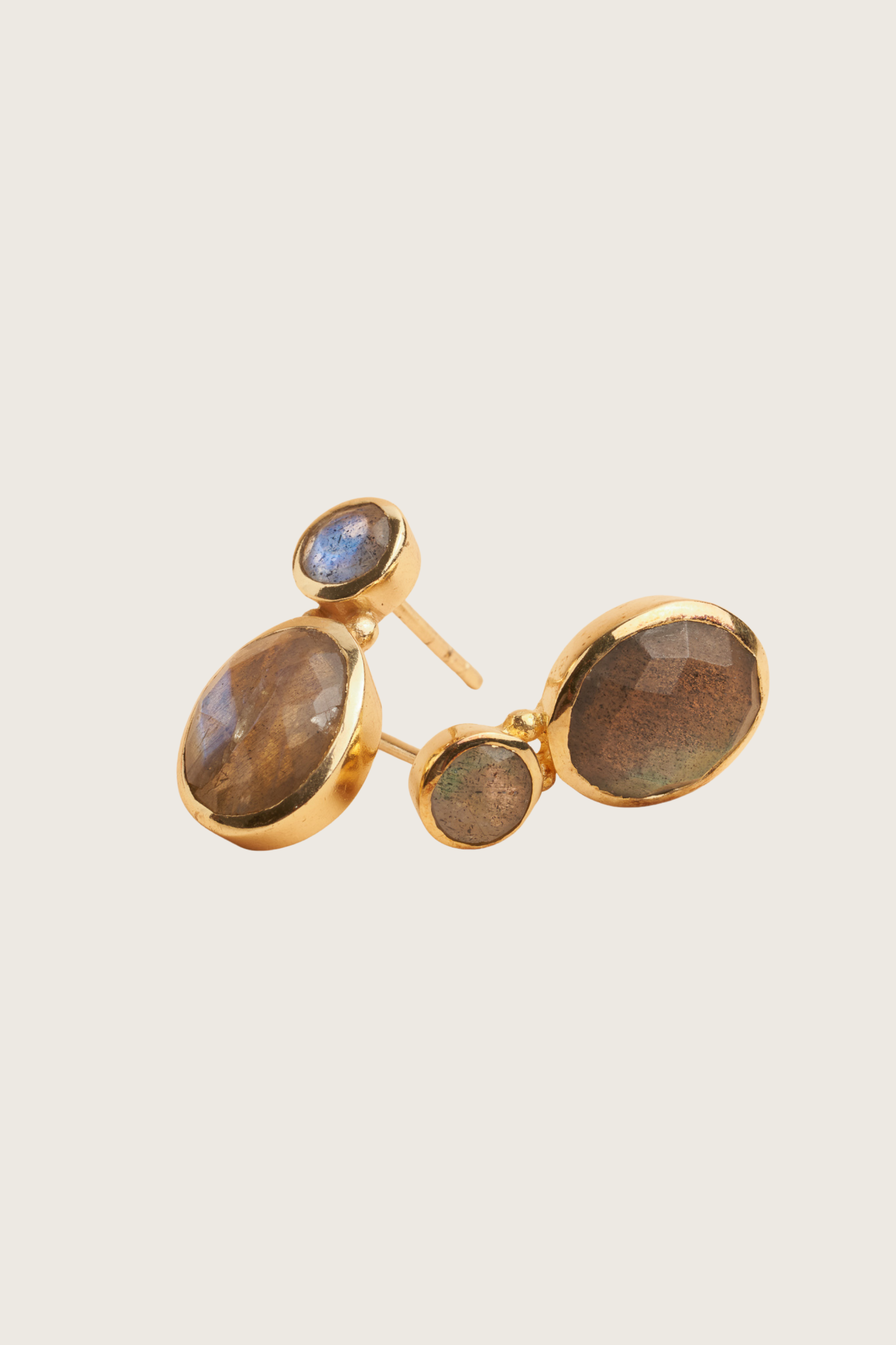 Orecchini Zreinia placcati in oro fine riciclato 18K - perni in argento 925, Labradorite