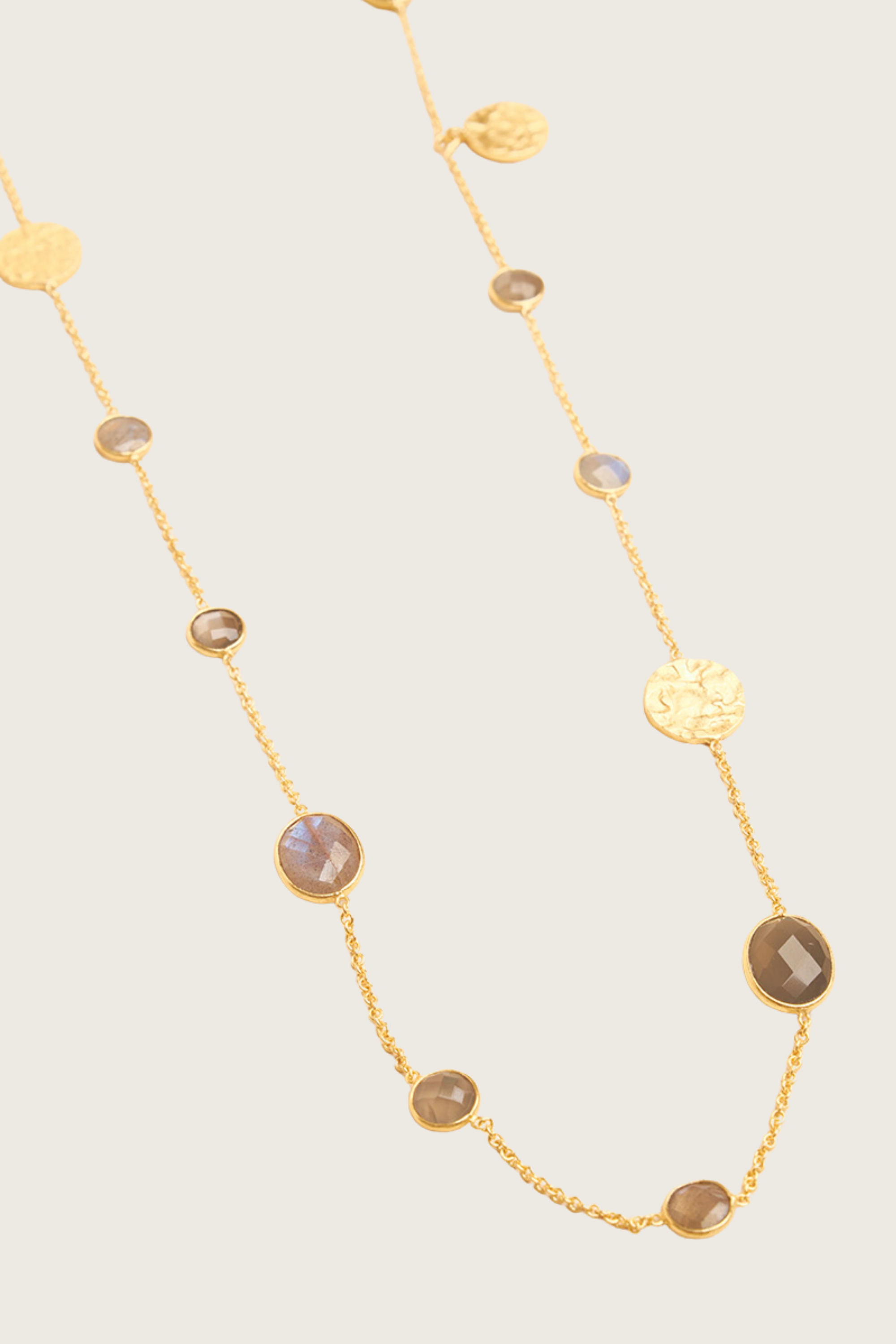 Collana Minski placcata in oro fine riciclato 18K, perla bianca / pietra di luna arcobaleno