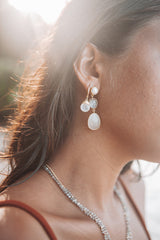 Brincos Tirua em Ouro Fino Reciclado 18K Banhados a Ouro com Pedra da Lua Arco-íris