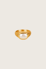 Anillo Lustrae de perla de agua dulce chapado en oro fino reciclado de 18K